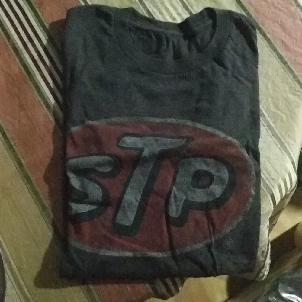 Small Men's STP shirt